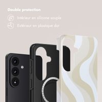 Selencia Coque arrière Vivid avec MagSafe Samsung Galaxy S26 - Desert Waves Beige