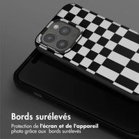 Selencia ﻿Coque design en silicone avec cordon amovible iPhone 15 Pro - Irregular Check Black