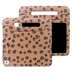 imoshion Coque arrière Kidsproof Design avec poignée Apple iPad 9 (2021) 10.2 pouces / iPad 8 (2020) 10.2 pouces / iPad 7 (2019) 10.2 pouces - Motif panthère