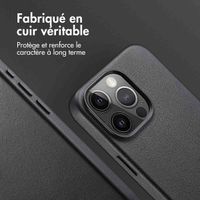 Accezz Coque arrière en cuir avec MagSafe iPhone 15 Pro Max - Onyx Black