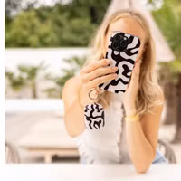 Selencia Coque arrière Vivid Apple iPhone 15 - Art Wave Black