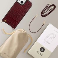Selencia Coque de télephone Nova Croco avec cordon et porte-cartes Apple iPhone 15 - Burgundy