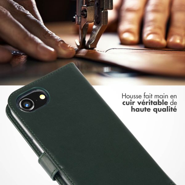 Selencia Étui portefeuille en cuir véritable iPhone 16e - Vert