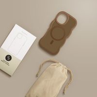 Selencia Coque arrière Wavy avec MagSafe Apple iPhone 16 - Mocha Brown