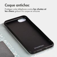 imoshion Étui de télephone portefeuille Design Apple iPhone SE (2022 / 2020) / 8 / 7 / 6(s) - Smoke Green Flowers