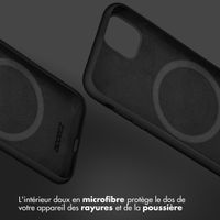 Accezz Coque Liquid Silicone avec MagSafe Apple iPhone 13 Mini - Noir