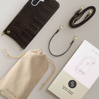 Selencia Coque de télephone Nova Croco avec cordon et porte-cartes Samsung Galaxy A36 - Choco Brown