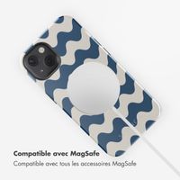 Selencia Coque arrière Vivid Tough avec MagSafe iPhone 13 - Wave Vibes Classic Blue