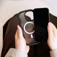 Selencia Coque arrière Wavy avec MagSafe Apple iPhone 15 - Noir