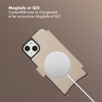 Selencia Étui Riva avec MagSafe et cordon de téléphone Apple iPhone 14 / 13 - Beige