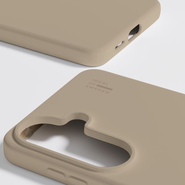 iDeal of Sweden Coque en silicone avec MagSafe Samsung Galaxy S26 - Beige