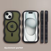 Selencia Coque arrière Wavy avec MagSafe Apple iPhone 15 - Noir