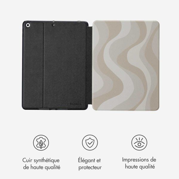 Selencia Coque tablette Vivid Apple iPad 9 (2021) 10.2 pouces / iPad 8 (2020) 10.2 pouces / iPad 7 (2019) 10.2 pouces - Desert Waves Beige