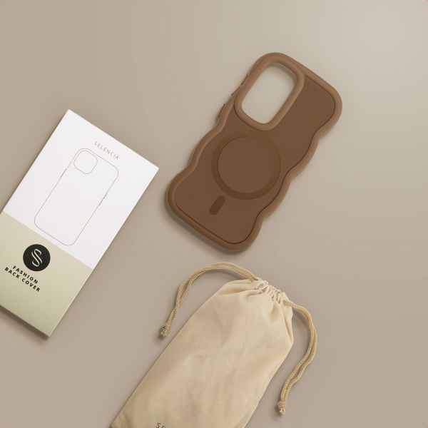 Selencia Coque arrière Wavy avec MagSafe Samsung Galaxy S24 / S25 - Mocha Brown