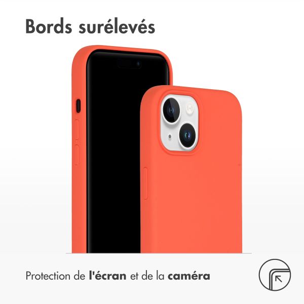 Accezz Coque Liquid Silicone iPhone 15 - Nectarine