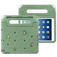 imoshion Coque kidsproof avec poupées amovibles Apple iPad 9 (2021) 10.2 pouces / iPad 8 (2020) 10.2 pouces / iPad 7 (2019) 10.2 pouces - Olive Green