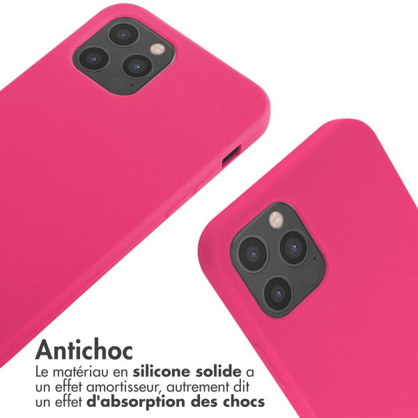 imoshion ﻿Coque en silicone avec cordon iPhone 12 (Pro) - Rose Fluo