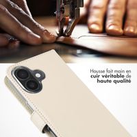 Selencia Étui portefeuille en cuir véritable Apple iPhone 16 - Greige