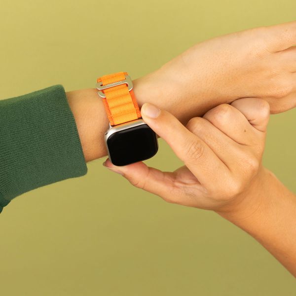 imoshion Bracelet en nylon Alpine Apple Watch Series 1 t/m 9 / SE (38/40/41 mm) | Series 10 / 11 (42 mm) - Orange