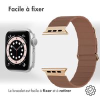 imoshion Bracelet en cuir magnétique Apple Watch Series 1 t/m 9 / SE (38/40/41 mm) | Series 10 / 11 (42 mm) - Marron