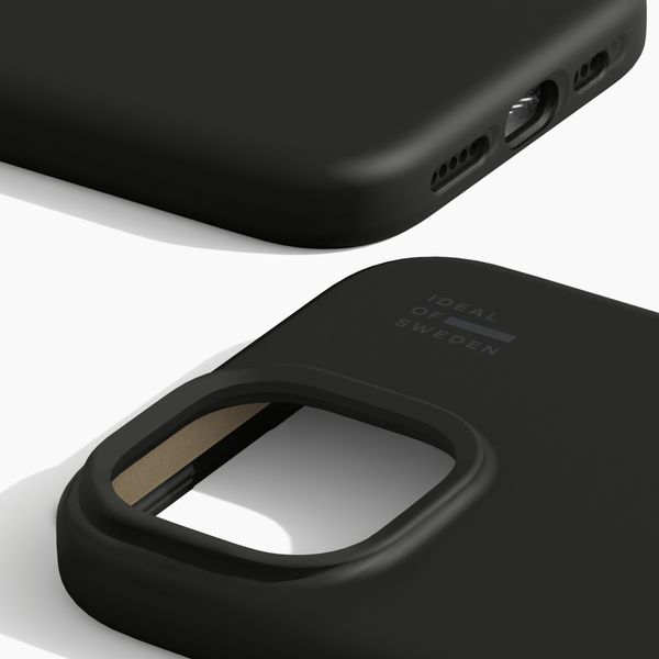 iDeal of Sweden Coque en silicone avec MagSafe Apple iPhone 17e / 16e / 15 / 14 / 13 - Black