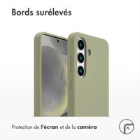 Accezz Coque Liquid Silicone avec MagSafe Samsung Galaxy S25 - Cooper Green