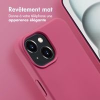 imoshion Coque arrière Color avec cordon amovible et MagSafe Apple iPhone 15 - Raspberry
