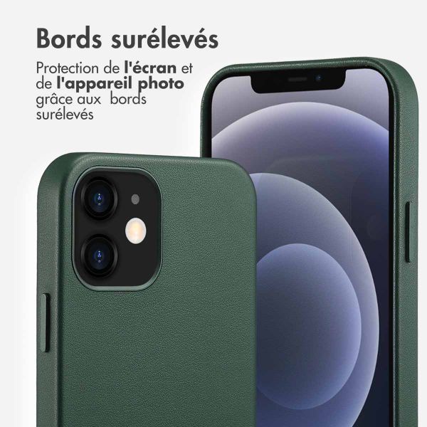 Accezz Coque arrière en cuir avec MagSafe Apple iPhone 12 (Pro) - Cedar Green