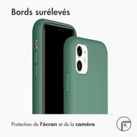 Accezz Coque Liquid Silicone iPhone 11 - Vert foncé