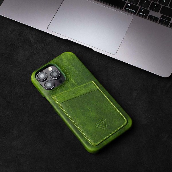 Wachikopa Coque Full Wrap C.C. avec 2 porte-cartes iPhone 15 Pro Max - Forest Green