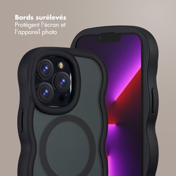 Selencia Coque arrière Wavy avec MagSafe Apple iPhone 13 Pro - Noir