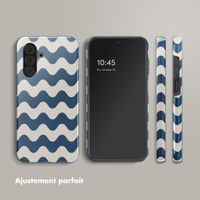 Selencia Coque arrière Vivid Samsung Galaxy A26 - Wave Vibes Classic Blue