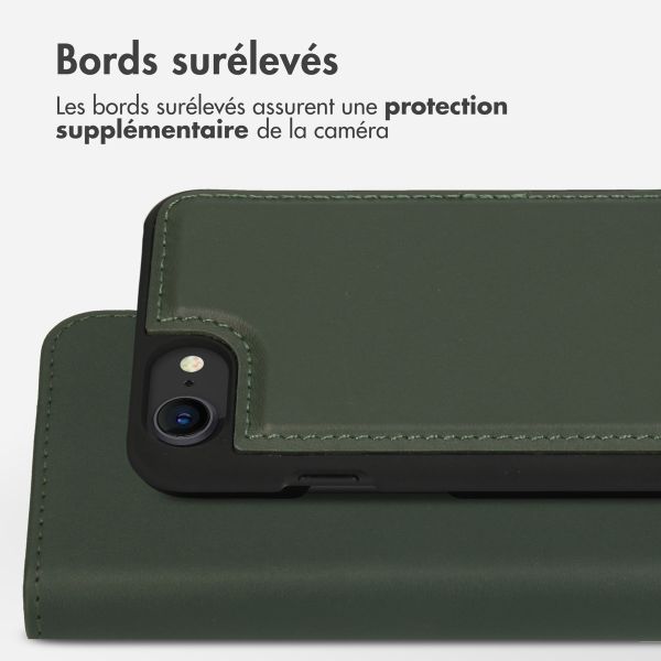 Accezz Étui de téléphone portefeuille en cuir de qualité supérieure 2 en 1 Apple iPhone SE (2022 / 2020) / 8 / 7 / 6(s) - Vert