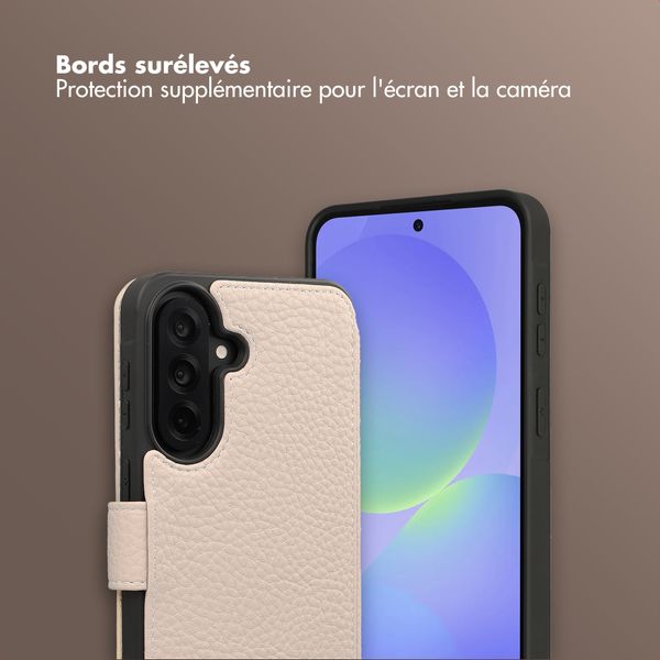Selencia Étui Riva avec MagSafe et cordon de téléphone Samsung Galaxy A37 (5G) - Beige