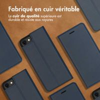 Accezz Étui de téléphone Slim Folio en cuir de qualité supérieure iPhone SE (2022 / 2020) / 8 / 7 / 6(s) - Bleu foncé