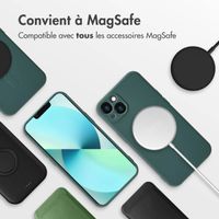 imoshion Coque Couleur avec MagSafe Apple iPhone 13 - Vert foncé