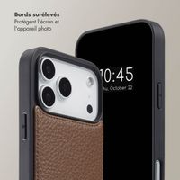 Selencia Coque de télephone Nova avec cordon et porte-cartes Apple iPhone 17 Pro - Mocha Brown