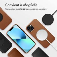 Accezz Coque arrière en cuir avec MagSafe iPhone 13 - Sienna Brown