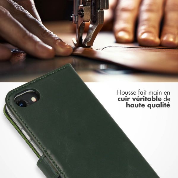 Selencia Étui portefeuille en cuir véritable Apple iPhone SE (2022 / 2020) / 8 / 7 / 6(s) - Vert