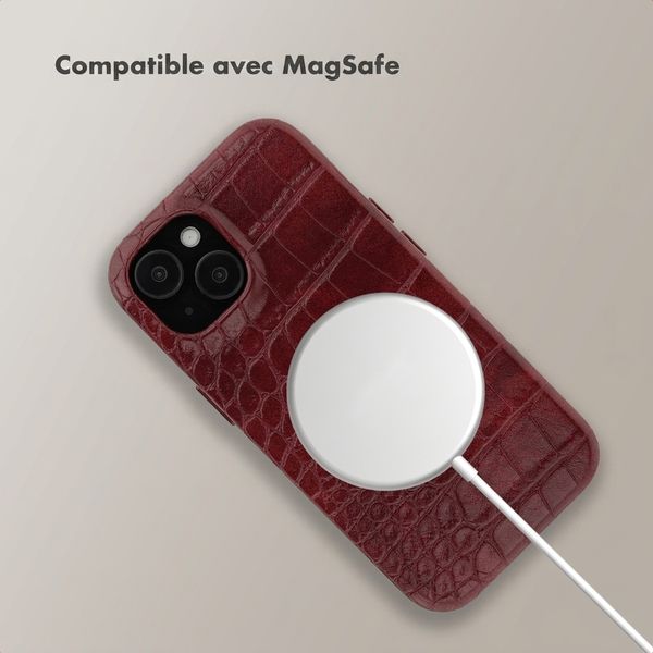 Selencia Coque arrière Croco avec MagSafe Apple iPhone 15 - Burgundy