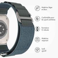 imoshion Bracelet en nylon Alpine Apple Watch Series 1 á 9 / SE (38/40/41 mm) | Series 10 (42 mm) - Bleu