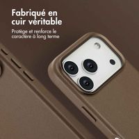 Accezz Coque arrière en cuir avec MagSafe Apple iPhone 17 Pro - Marron café