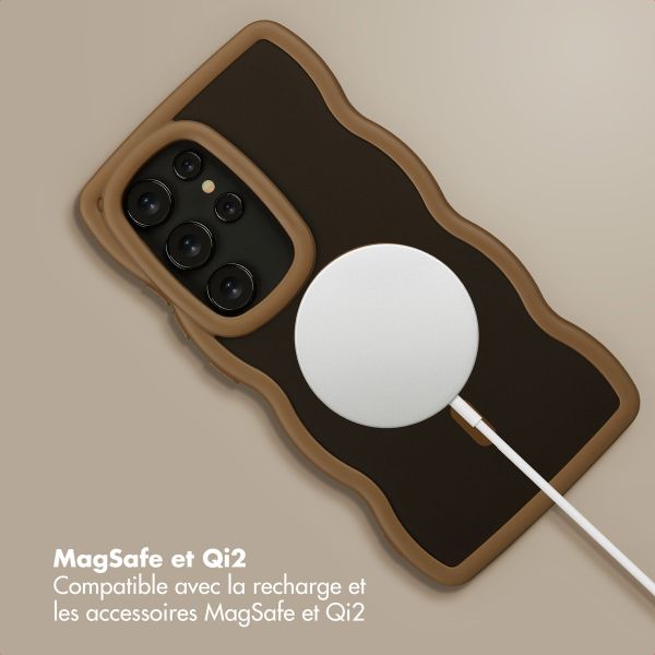 Selencia Coque arrière Wavy avec MagSafe Samsung Galaxy S24 Ultra - Mocha Brown