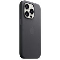 Apple ﻿Coque FineWoven MagSafe iPhone 15 Pro - Noir