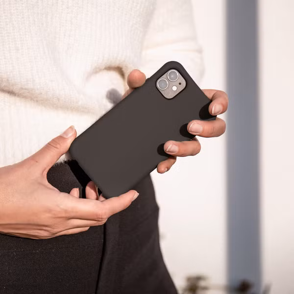 imoshion Coque arrière Color avec cordon amovible et MagSafe Apple iPhone 13 - Black Coffee