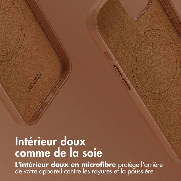 Accezz Coque arrière en cuir avec MagSafe iPhone 13 - Sienna Brown