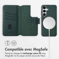 Accezz Étui de téléphone portefeuille en cuir 2-en-1 avec MagSafe Samsung Galaxy S25 - Cedar Green