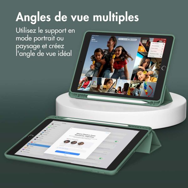 Accezz Étui de téléphone portefeuille Smart Silicone iPad 9 (2021) 10.2 / iPad 8 (2020) 10.2 / iPad 7 (2019) 10.2 - Vert foncé