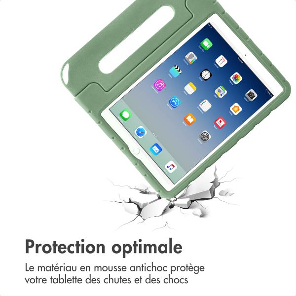 imoshion Coque kidsproof avec poupées amovibles Apple iPad 9 (2021) 10.2 pouces / iPad 8 (2020) 10.2 pouces / iPad 7 (2019) 10.2 pouces - Olive Green