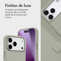 Accezz Étui de télephone portefeuille en cuir 2-en-1 avec MagSafe Apple iPhone 17 Pro Max - Light Grey